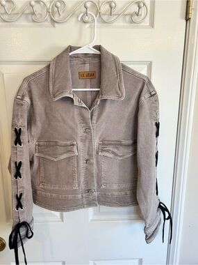 LE JEAN Women's Washed Taupe Cropped Denim Jacket with Lace-Up Sleeves